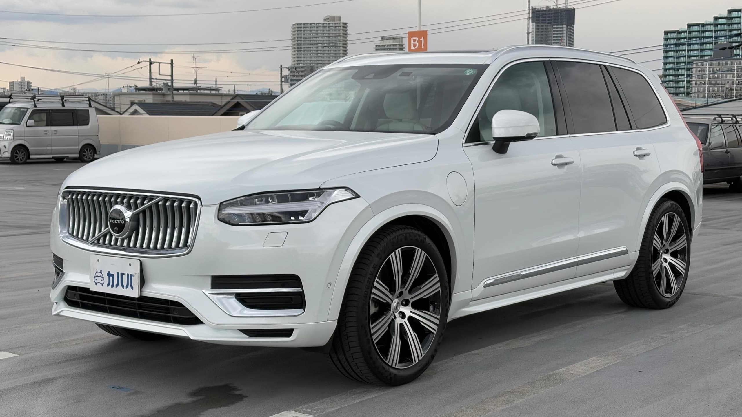 リチャージ プラグインハイブリッド T8 AWD インスクリプション